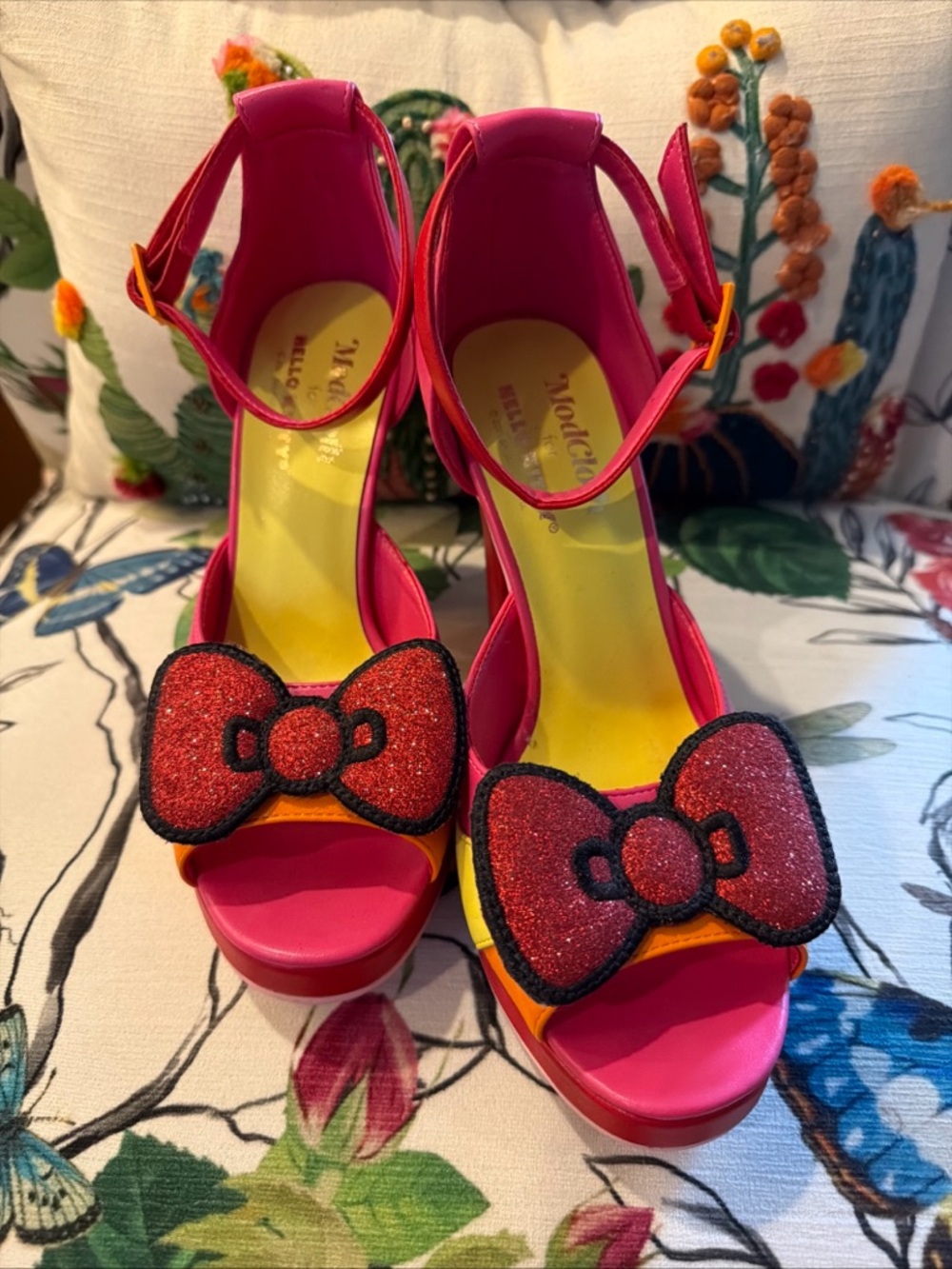 Hello Kitty Modcloth Pink Platform Sandals Red Glitter Bow Sanrio